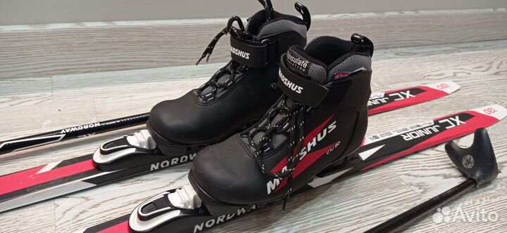 Продаю комплект Nordway беговые детские лыжи 130