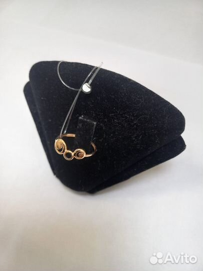 Кольцо золото 585, вес 1,18, р. 17,5 (6212)