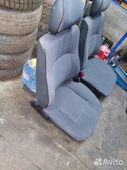 Передние сиденья УАЗ Симбир 3160 3162 31622