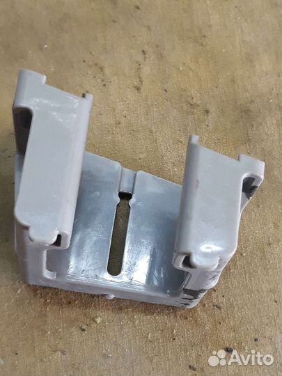 12-17 мазда 6 крепление форсунки левое mazda 6