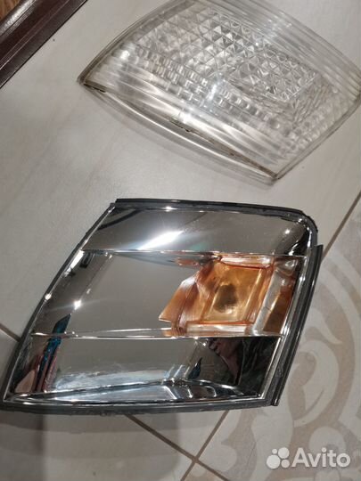 Поворотник левый Toyota cresta 100 с дефектами