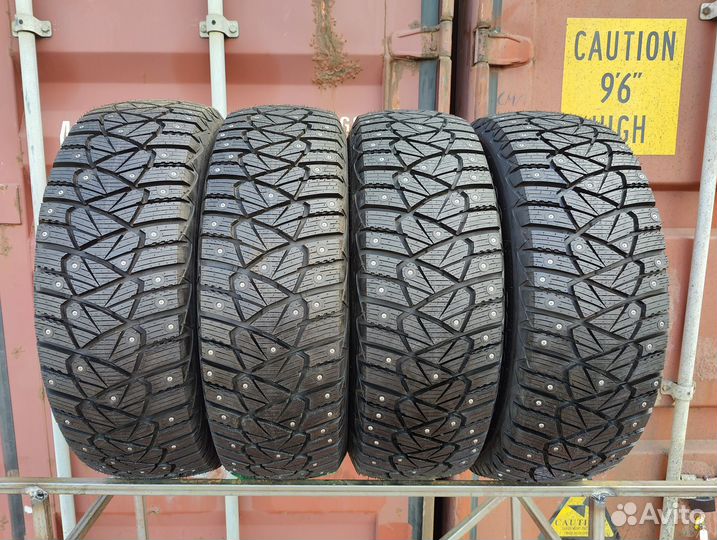 Goodyear Ultragrip 600 215/65 R16