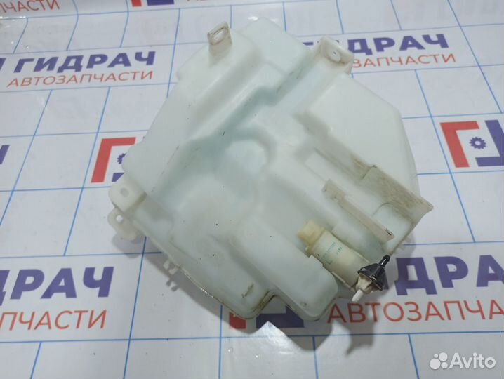 Бачок омывателя лобового стекла с насосом Mitsubis