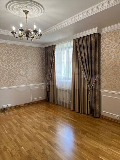 2-к. квартира, 92 м², 2/4 эт.