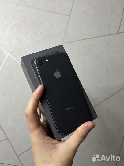 iPhone 8, 64 ГБ