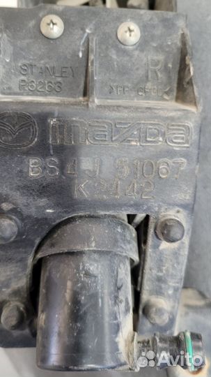 Mazda 3 bk 2003-2009 форсунка с кронштейном седан