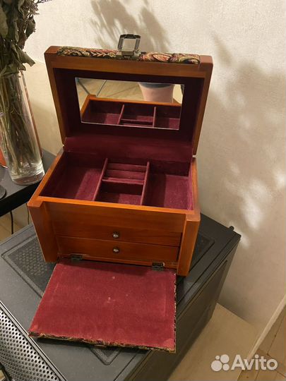 Шкатулка деревянная для украшений