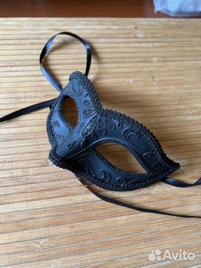 Маска маскарадная черная