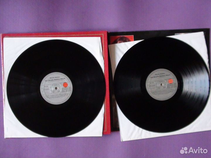 1- Mireille Mathieu. 2 - Elvis Presley