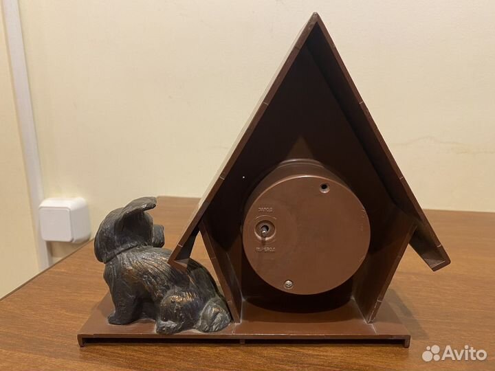 Настольные часы будка с собачкой