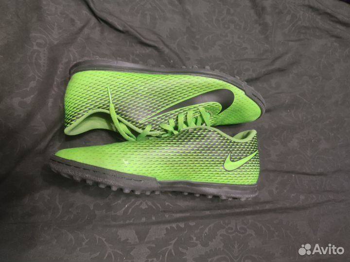 Бутсы и сороконожки