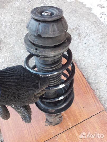 Стойка передняя правая Toyota Ractis 100