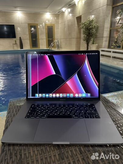 Apple MacBook Pro 15 2017 intel i7 256gb