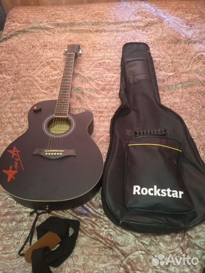 Акустическая гитара