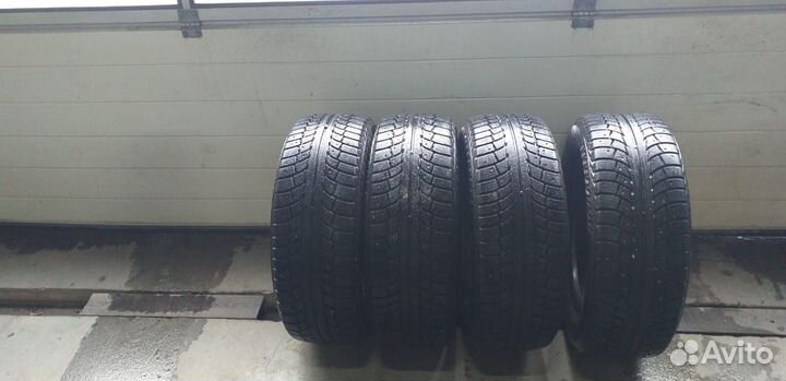 Matador MPS 500 Sibir Ice Van 215/60 R16