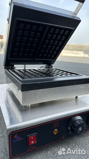 Электрическая вафельница