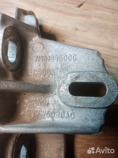 Кронштейн двс правый VW Sharan 1 1.9 AVG