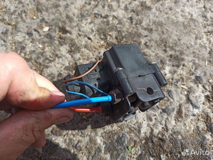 Блок клапанов пневмоподвески BMW 5 E60/E61 рест