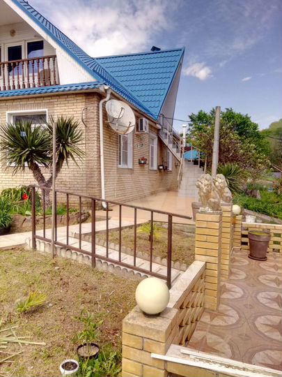 Дом 200 м² на участке 5 сот.