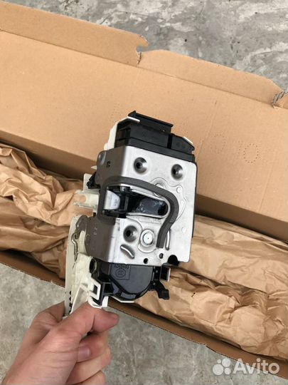 Замки задних дверей Mercedes w204 A2047302835