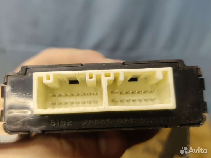 Блок управления правым зеркалом Toyota LC200 2016г