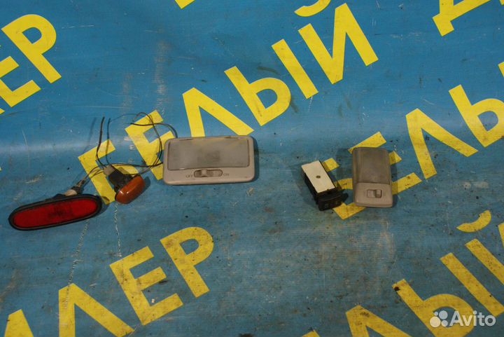 Фонарь плафон поворотник Suzuki Baleno