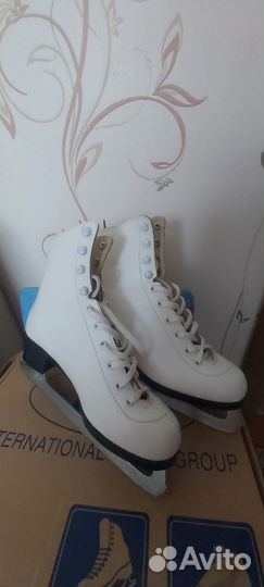 Коньки фигурные 38 размер