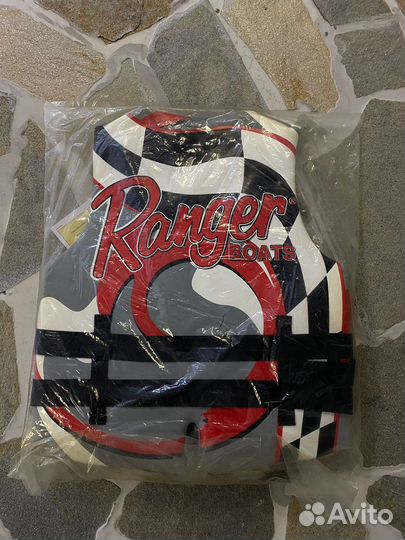 Спасательный жилет