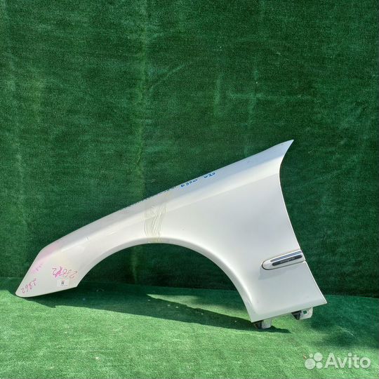 Крыло переднее левое mercedes w211