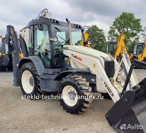 Стекло заднее на экскаватор погрузчик Terex