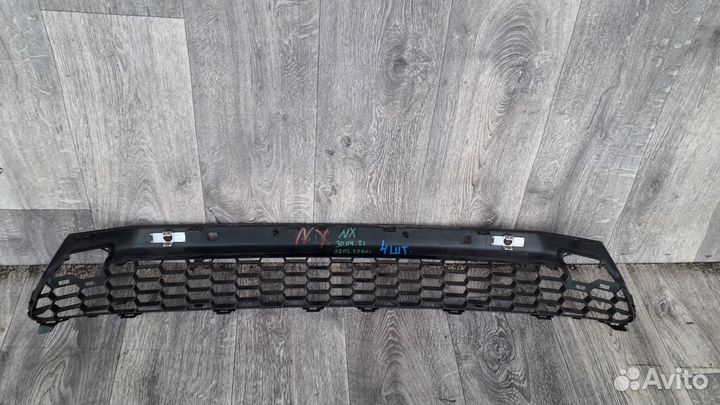 Решетка переднего бампера lexus NX 2015