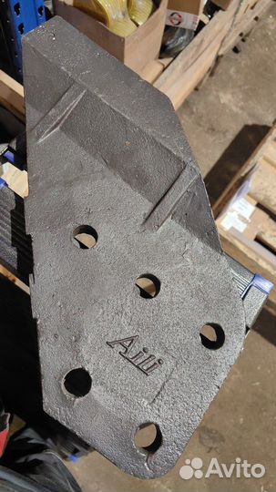 Бокорез SK200 правый 2412N289D1