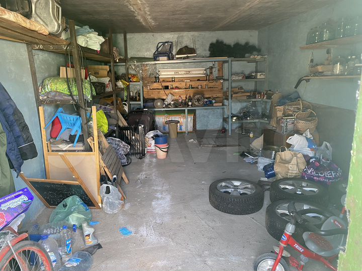 Гараж, > 30 м²