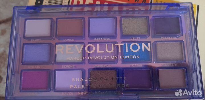 Палетка теней makeup revolution