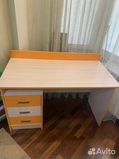 Письменный стол и стеллаж