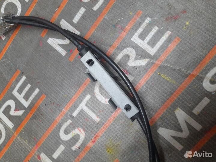 Тросик капота Фольцваген Passat b6 Правый руль