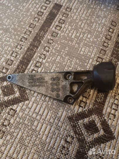 Опора двигателя передняя