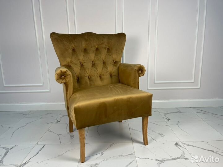 Кресло в каретной стяжке с подлокотниками, шоколад