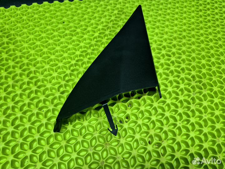 Уголок двери передний правый внутренний Renault Ar