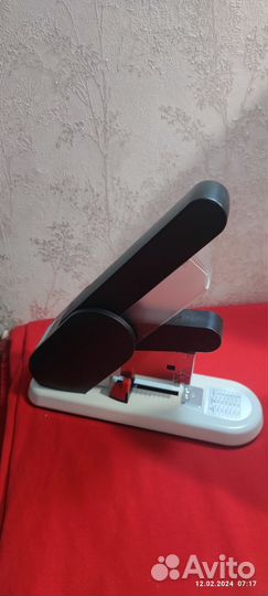Степлер канцелярский большой
