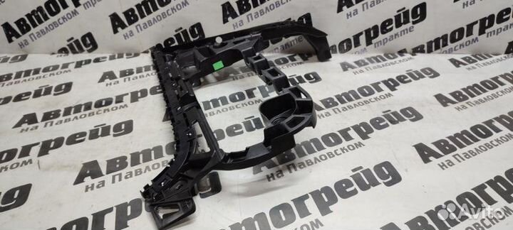 Крепление бампера заднее правое Volkswagen Passat