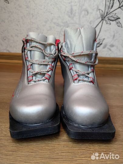 Лыжные ботинки и коньки