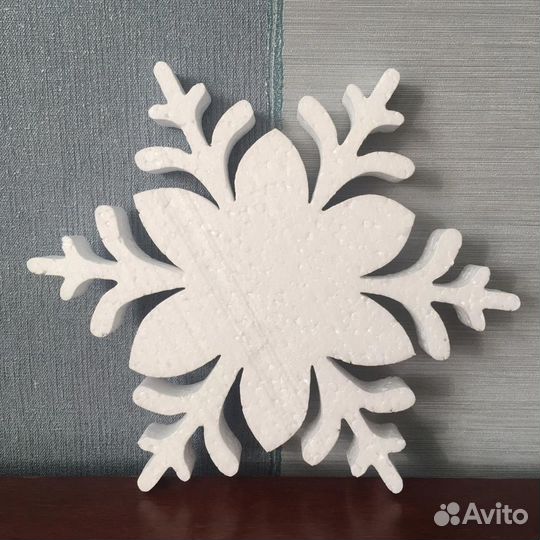 Снежинки из пенопласта