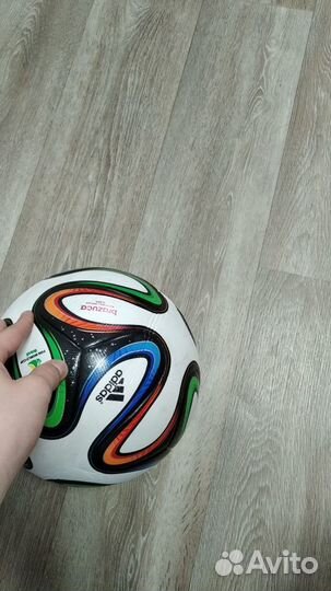 Футбольный мяч adidas brazuca