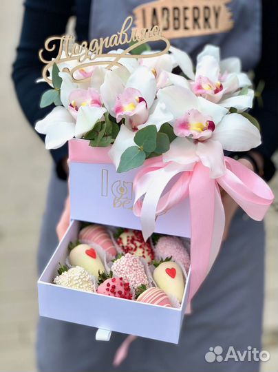 Боксы из клубники и цветов
