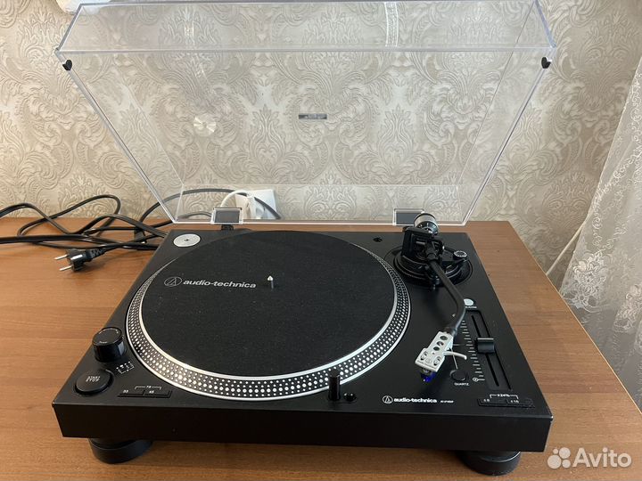 Проигрыватель винила audio-technica AT-LP140xp