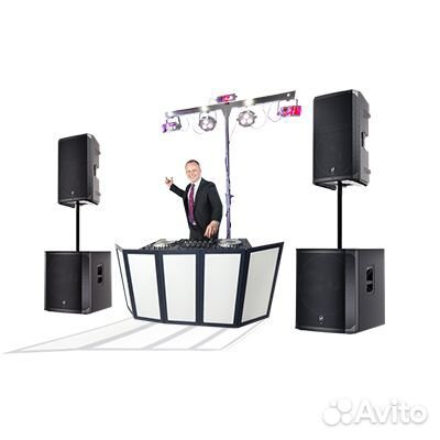 Диджей с оборудованием