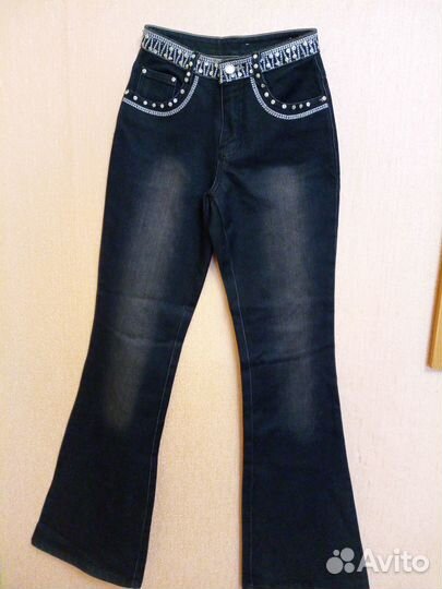 Джинсы клёш женские черные на стройную девушку