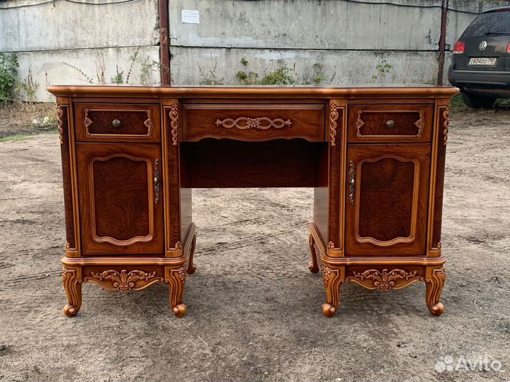 Письменный стол