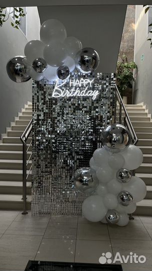 Фотозона блестящая с пайетками на день рождения